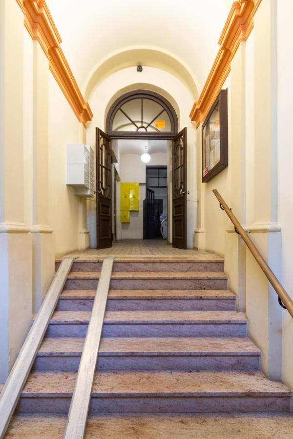 Lilly Apartment Main Train Station Old Town By The Castle Suites קרקוב מראה חיצוני תמונה